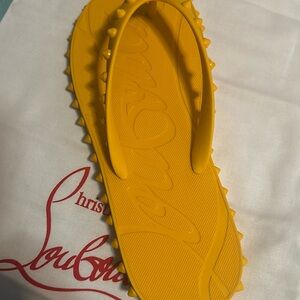 Super Loubi flip Donna flat 
Material Rubb
Color pollen 
Size 42